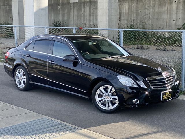 MERCEDES BENZ E class sedan