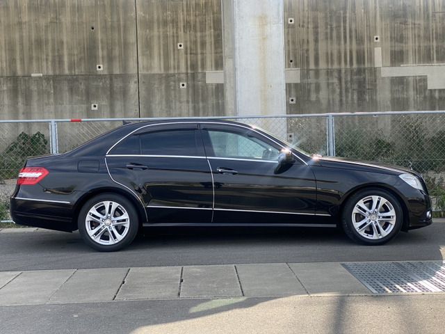 MERCEDES BENZ E class sedan