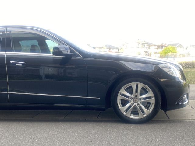 MERCEDES BENZ E class sedan