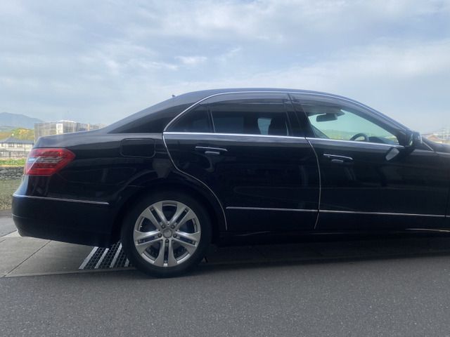 MERCEDES BENZ E class sedan