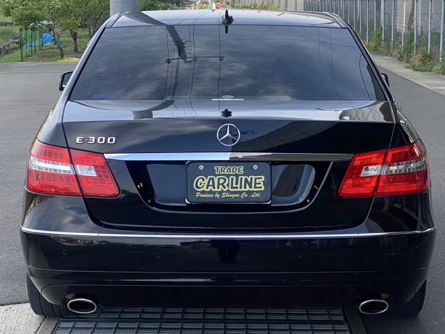 MERCEDES BENZ E class sedan