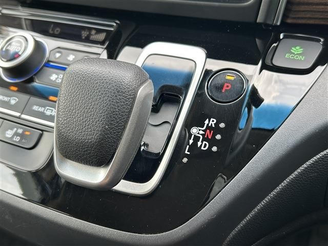 FREED HYBRID 4WD