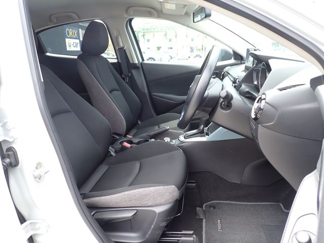 MAZDA2
