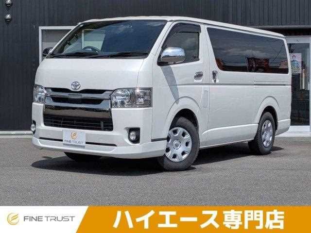 REGIUSACE 4WD van