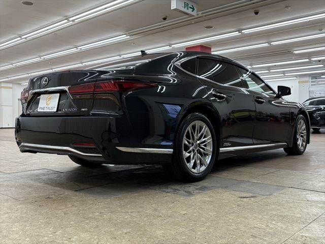 LEXUS LS500h 4WD