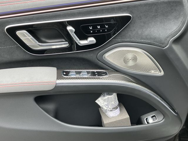 MERCEDES AMG EQS