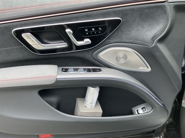 MERCEDES BENZ EQS