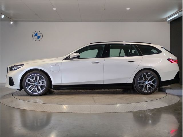 BMW i5 touring