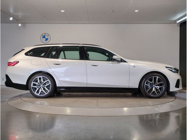 BMW i5 touring