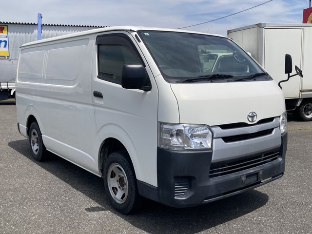 REGIUSACE 2WD van