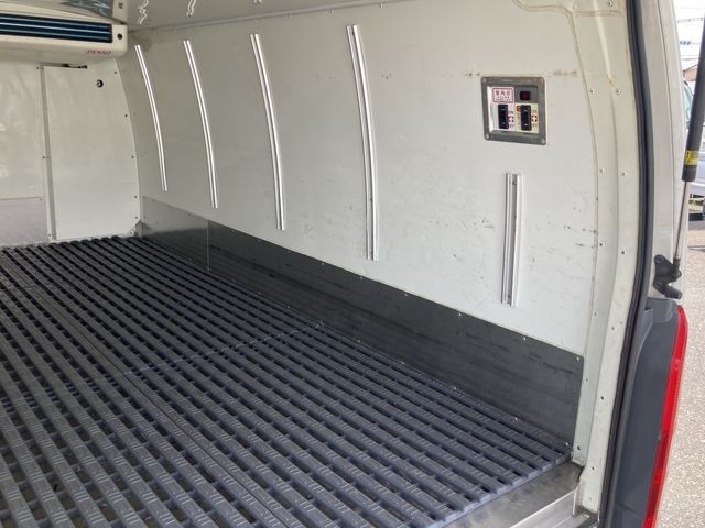 REGIUSACE 2WD van