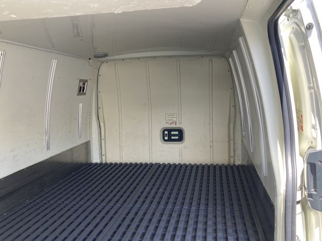 REGIUSACE 2WD van