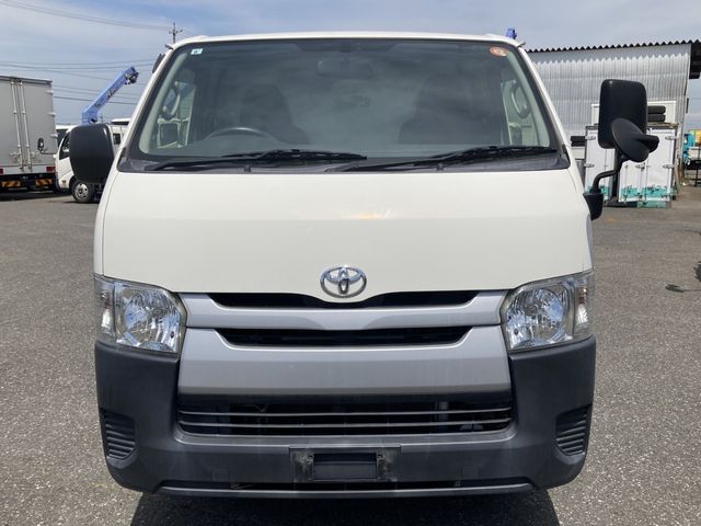 REGIUSACE 2WD van