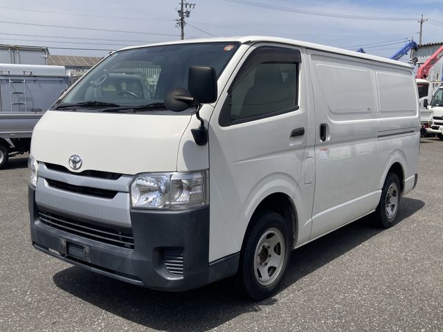 REGIUSACE 2WD van