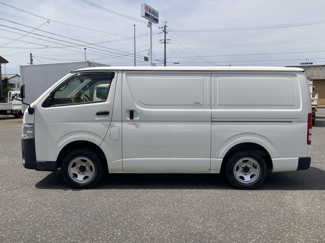 REGIUSACE 2WD van