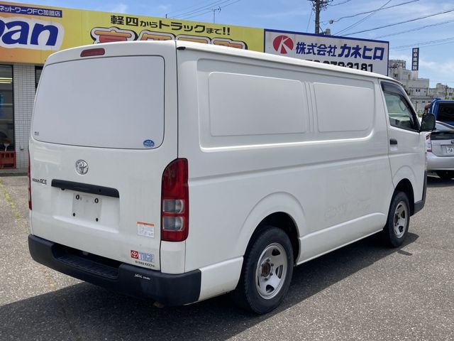 REGIUSACE 2WD van