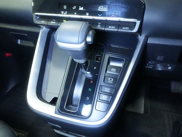 VOXY HYBRID