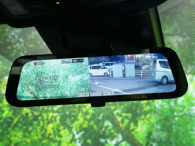 VOXY HYBRID