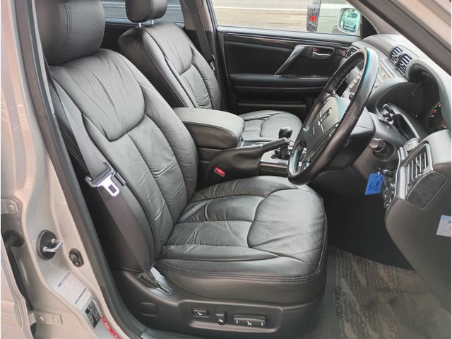 CROWN sedan