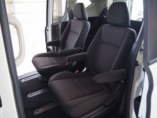 FREED HYBRID 4WD