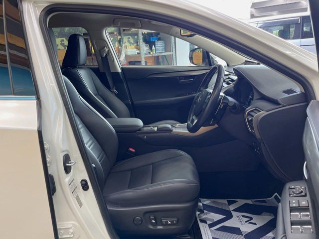 LEXUS NX300h