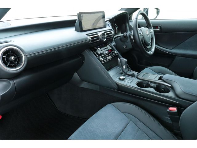 LEXUS IS300h