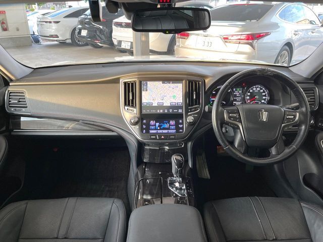 CROWN sedan hybrid