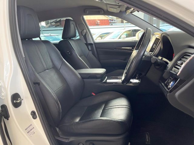 CROWN sedan hybrid