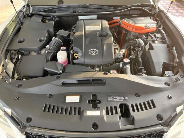 CROWN sedan hybrid