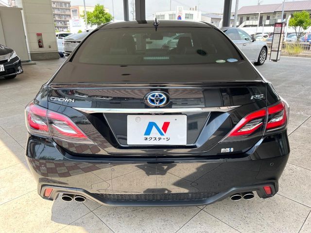 CROWN sedan hybrid