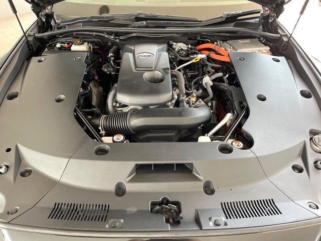 CROWN sedan hybrid