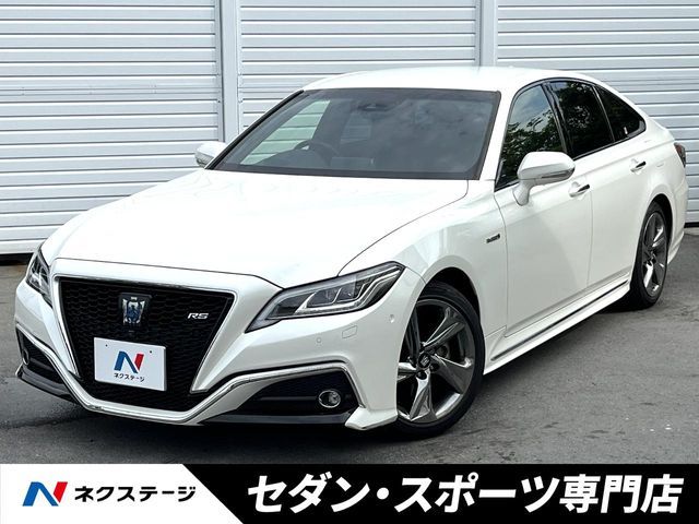 CROWN sedan hybrid