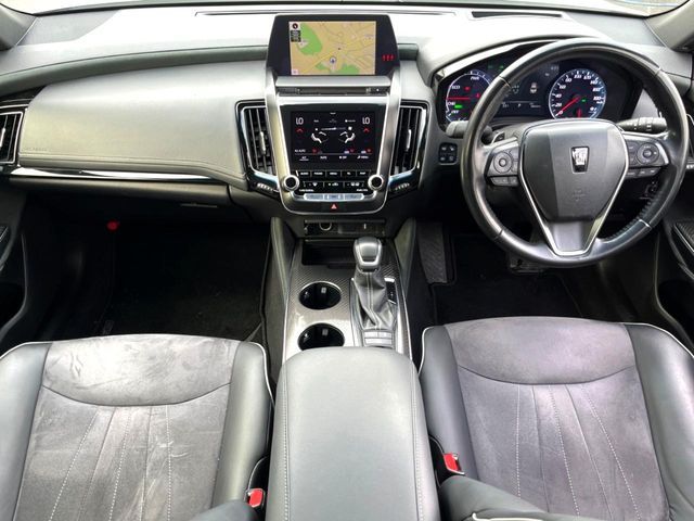 CROWN sedan hybrid