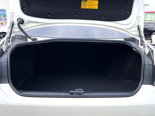 CROWN sedan hybrid