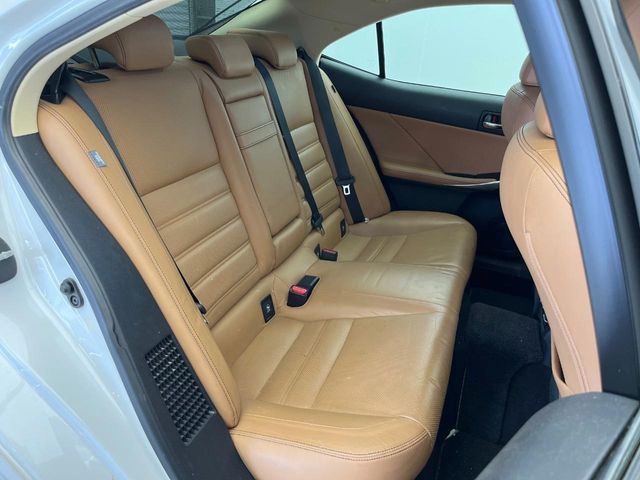 LEXUS IS300h