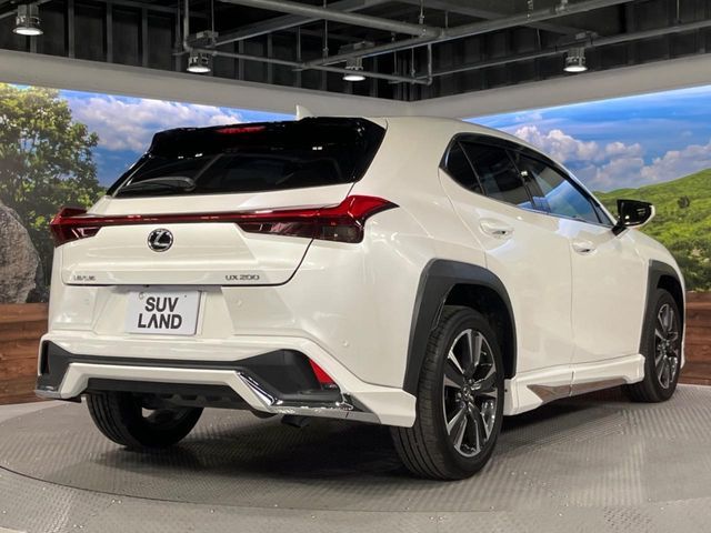 LEXUS UX200