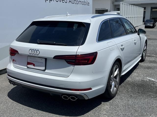 AUDI S4 AVANT