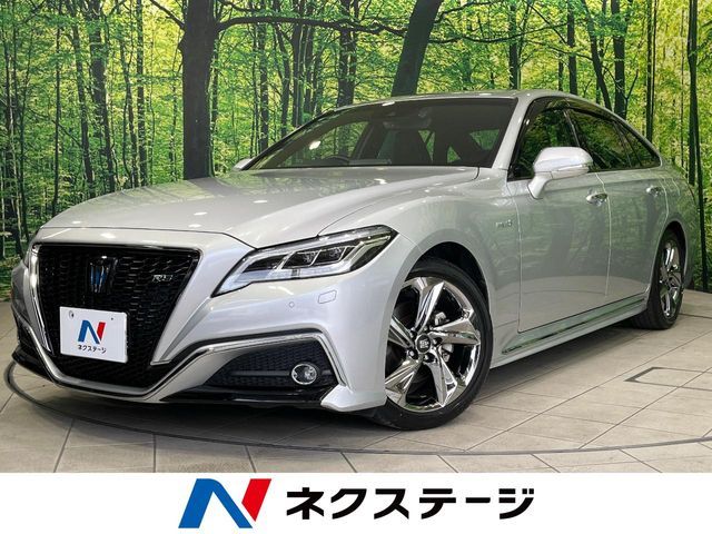 CROWN sedan hybrid