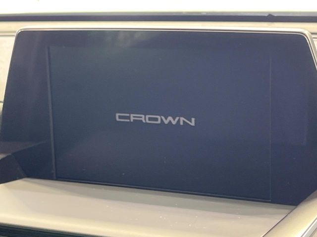 CROWN sedan hybrid
