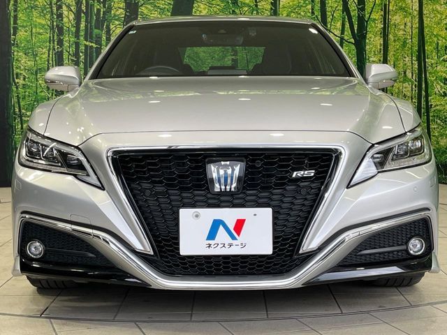 CROWN sedan hybrid