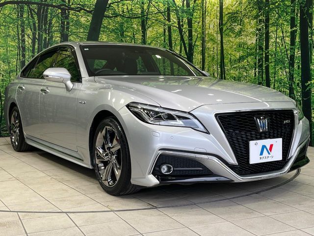 CROWN sedan hybrid