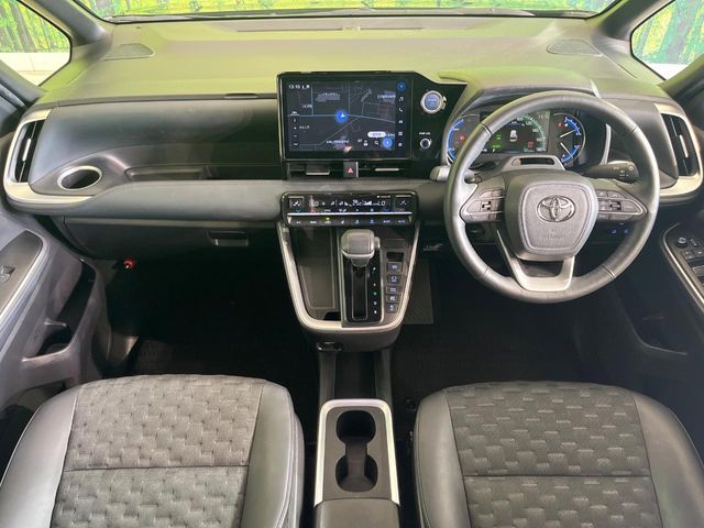 VOXY HYBRID