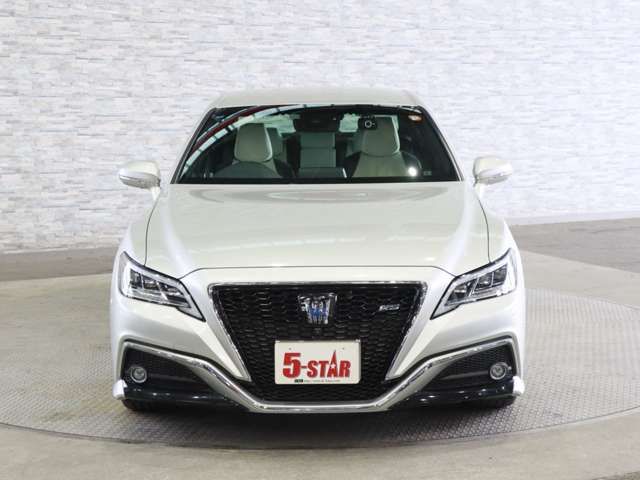 CROWN sedan hybrid