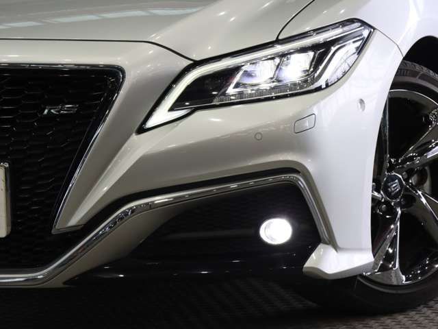 CROWN sedan hybrid