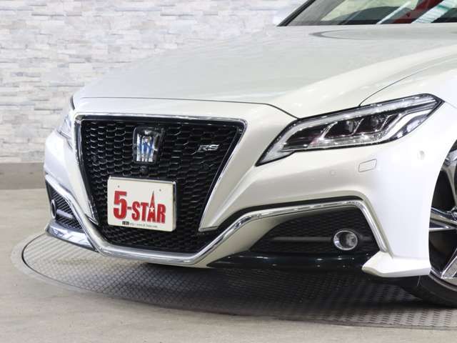 CROWN sedan hybrid