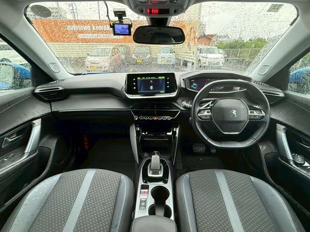 PEUGEOT e-2008