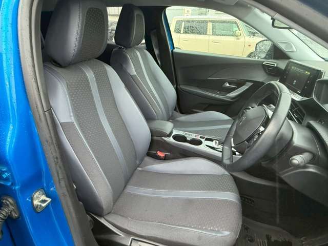 PEUGEOT e-2008