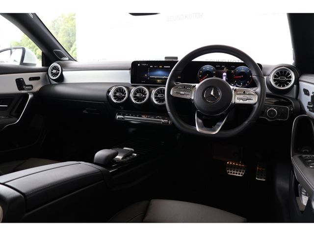 MERCEDES BENZ CLA Shooting Brake