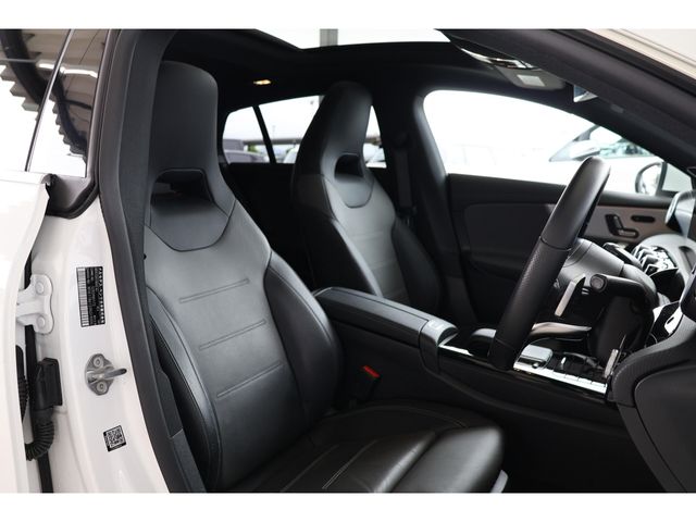 MERCEDES BENZ CLA Shooting Brake
