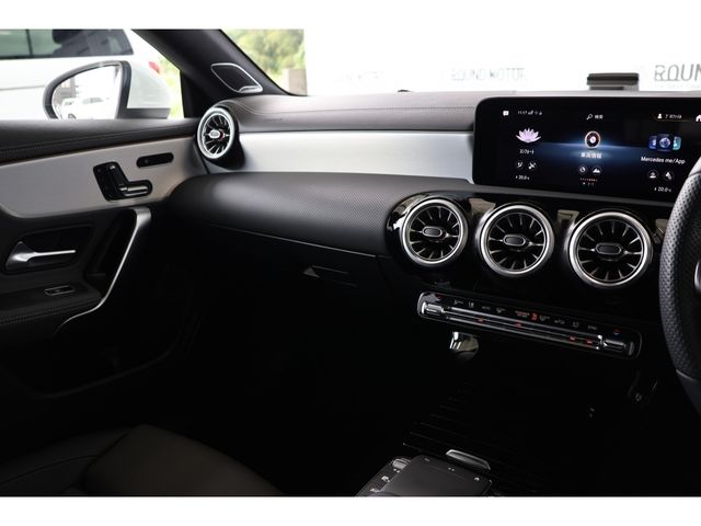MERCEDES BENZ CLA Shooting Brake